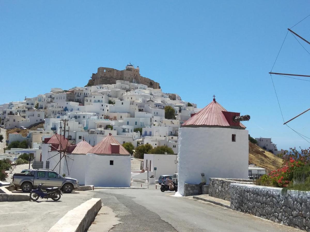 Апартаменты Θέαστρον - Theastron House With Great View In Chora Pera Gyalos Экстерьер фото