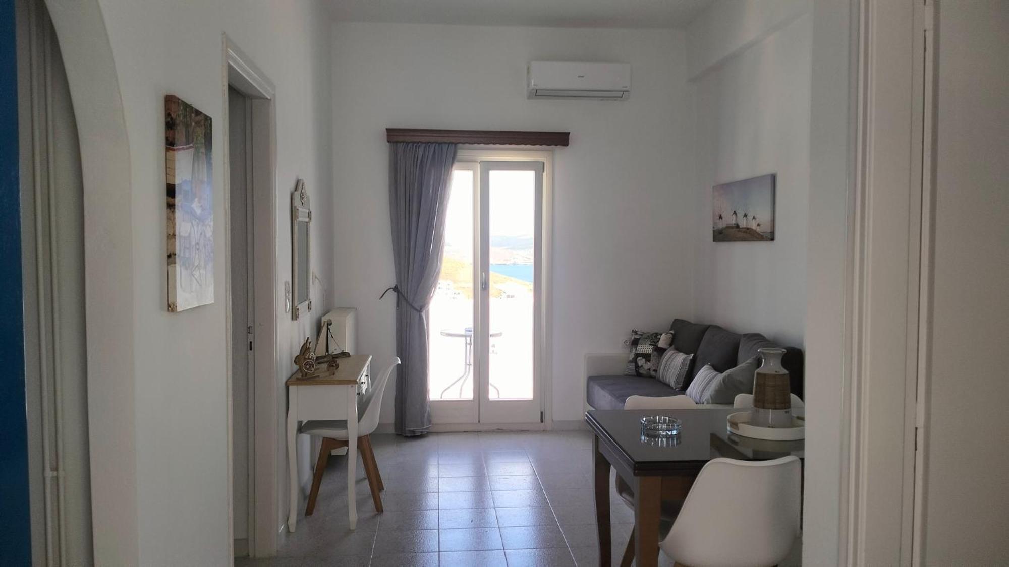 Апартаменты Θέαστρον - Theastron House With Great View In Chora Pera Gyalos Экстерьер фото