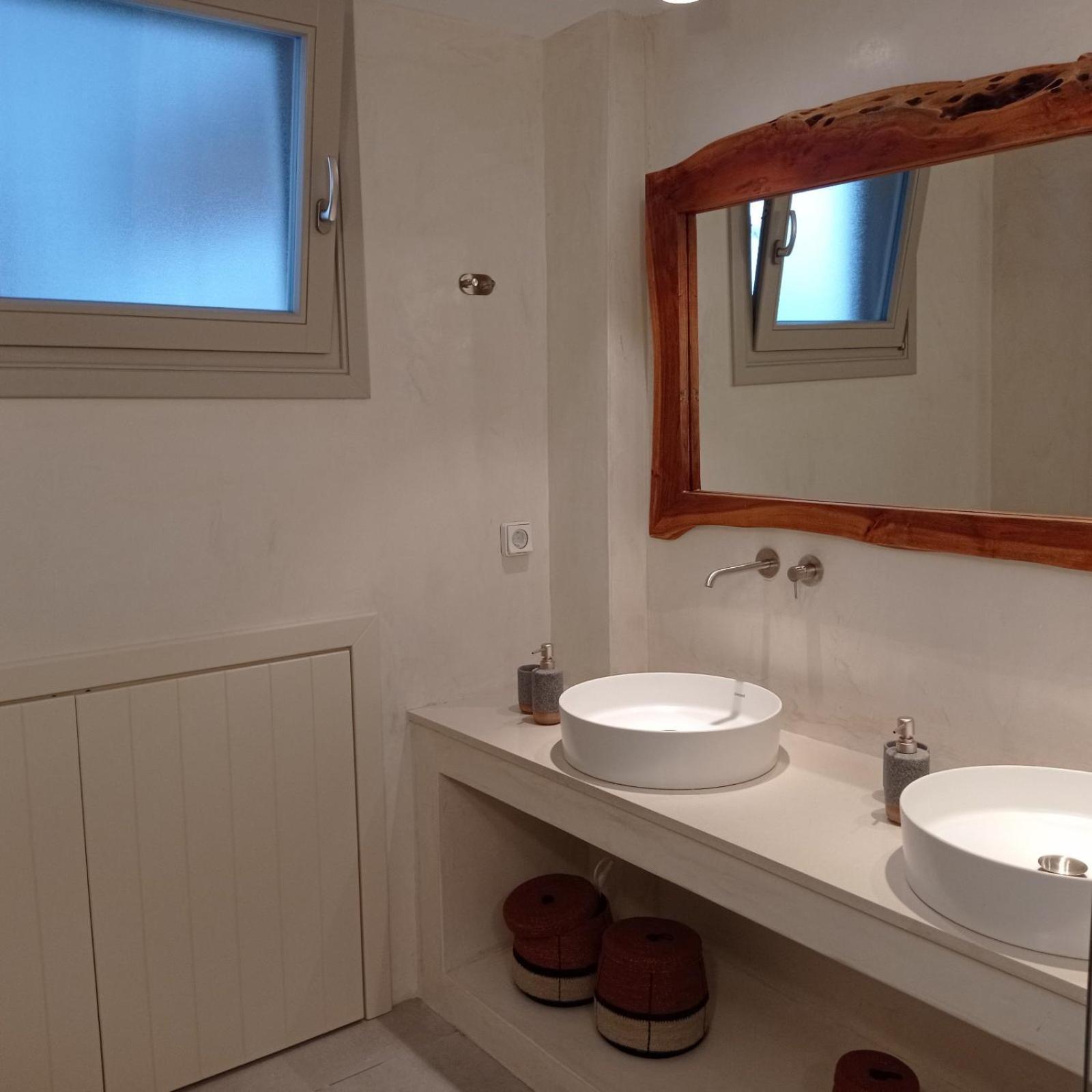 Апартаменты Θέαστρον - Theastron House With Great View In Chora Pera Gyalos Экстерьер фото