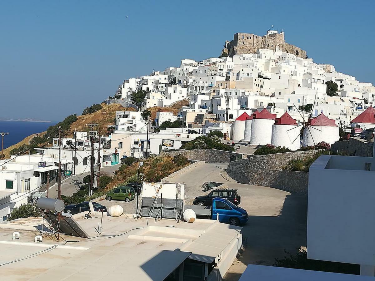 Апартаменты Θέαστρον - Theastron House With Great View In Chora Pera Gyalos Экстерьер фото
